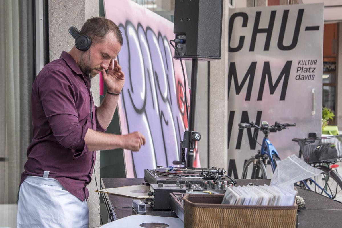 DJ Reppel legt im Kulturplatz Davos auf - Strictly Vinyl!